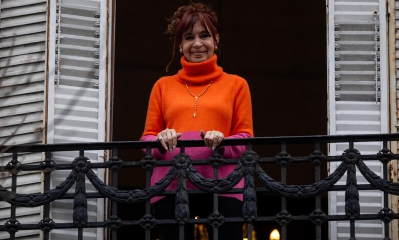 Cristina advierte a Kicillof: "si se parte en tres, se parte en cuatro"