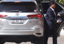 Denuncian que Vidal le da contratos millonarios a la empresa de su ex ministro de Salud