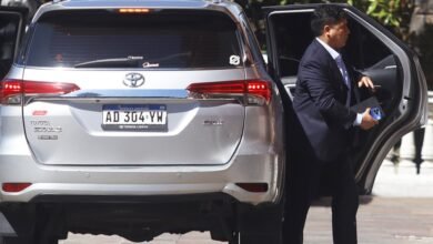 Denuncian que Vidal le da contratos millonarios a la empresa de su ex ministro de Salud