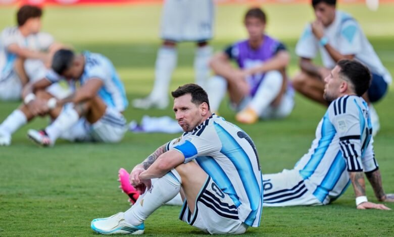 El diario español El Mundo se hizo eco de la versión de un chantaje de la FIFA a la Argentina y el Chiqui lo negó