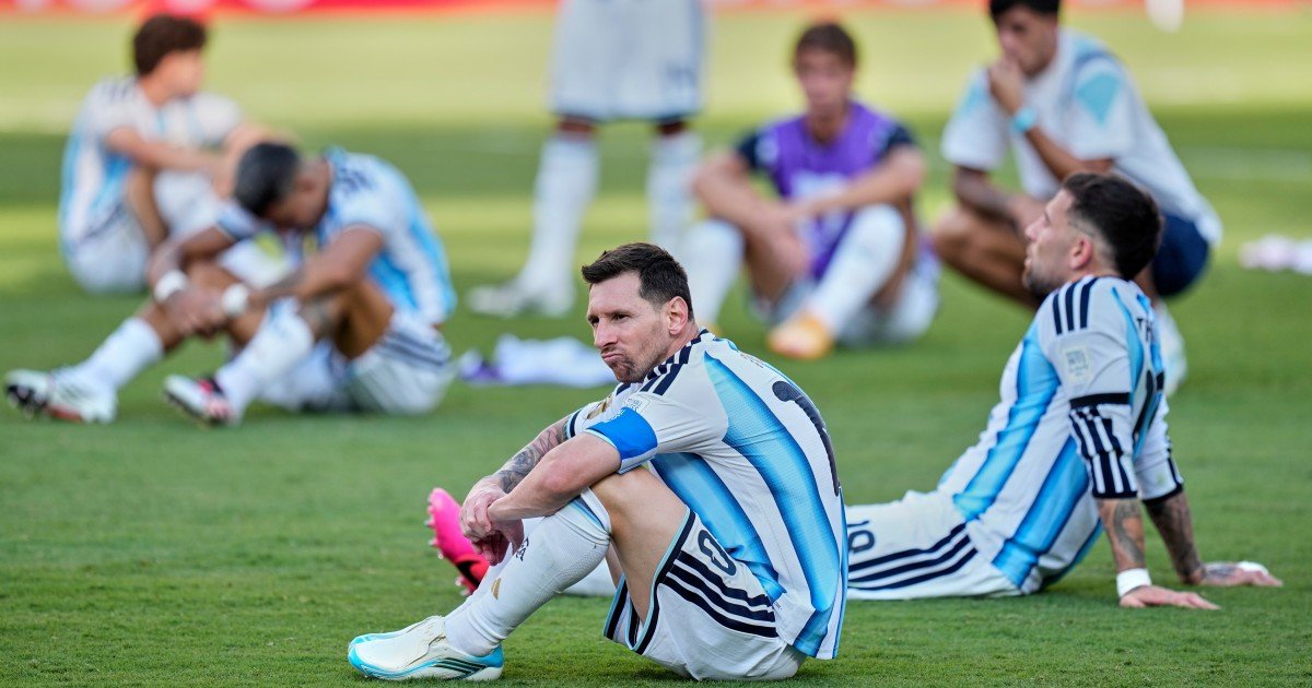El diario español El Mundo se hizo eco de la versión de un chantaje de la FIFA a la Argentina y el Chiqui lo negó