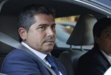 El gobernador de San Juan volvió de urgencia de Londres por la tragedia del helicóptero
