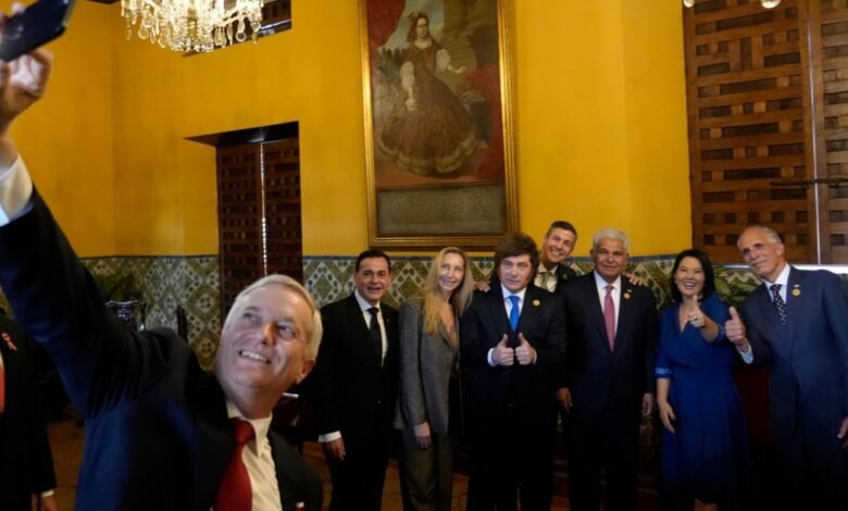 Karina se coló en la foto de los presidentes latinoamericanos