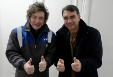 Milei viaja a Brasil para apoyar a Flávio y visitar a Bolsonaro en su prisión domiciliaria