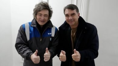 Milei viaja a Brasil para apoyar a Flávio y visitar a Bolsonaro en su prisión domiciliaria