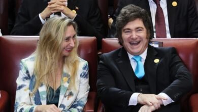 Operativo frustrado de Milei y Karina con Adidas: se tomaron las medidas para posar con camisetas con cuatro estrellas