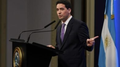 Tras el gesto de Trump, el vocero de Milei ahora elogia la bandera de Malvinas