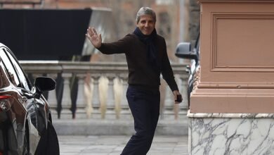 Ahora Caputo quiere ponerle un piso de un millón a los sueldos más bajos