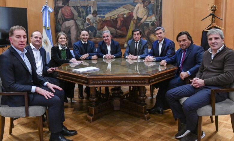 Caputo prometió a los gobernadores que les subsidiará la luz si votan Zonas Frías