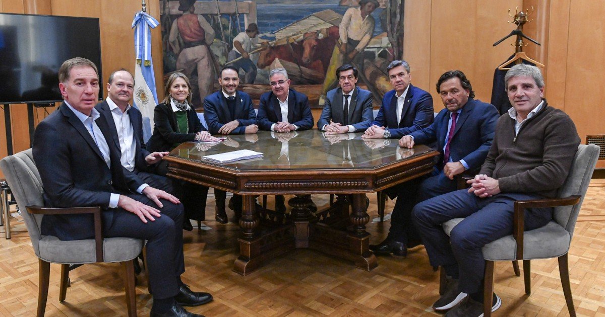 Caputo prometió a los gobernadores que les subsidiará la luz si votan Zonas Frías