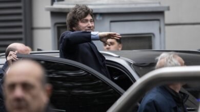 Crisis interna en la ORT por la visita de Milei: repudio, pañuelos verdes y aplausos
