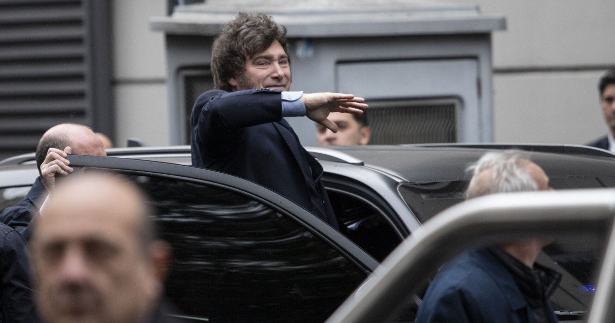 Crisis interna en la ORT por la visita de Milei: repudio, pañuelos verdes y aplausos