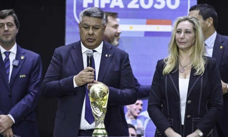 El Chiqui Tapia apuesta al vínculo con Karina para sobrevivir en la AFA