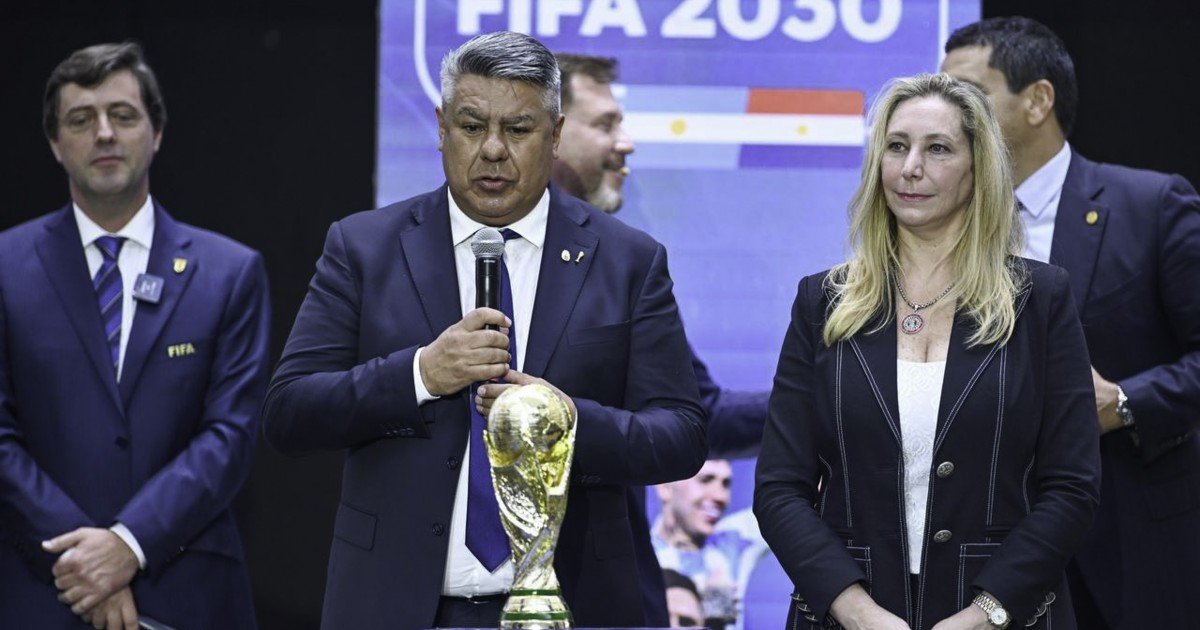 El Chiqui Tapia apuesta al vínculo con Karina para sobrevivir en la AFA