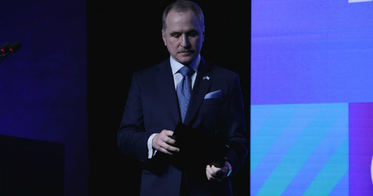 Lamelas volvió a atacar a Huawei y las telefónicas temen que avance contra ellas