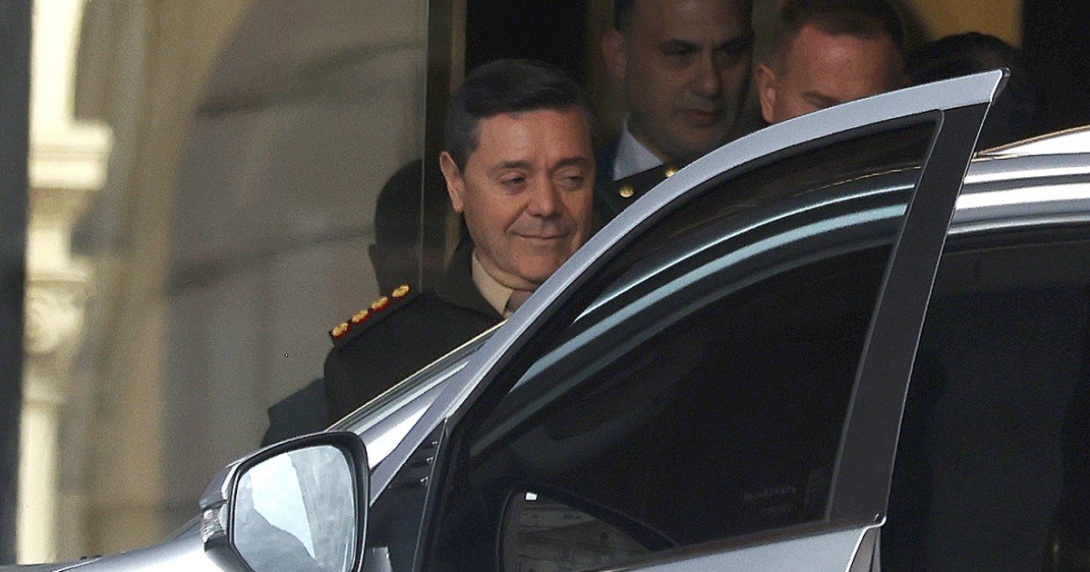Lapidario informe de un Almirante retirado contra la Armada: "Los sueldos de miseria empujan a los mejores cuadros al retiro"