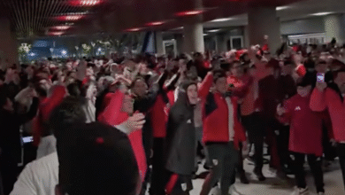 Los hinchas de River insultaron a Di Carlo, que debilitado ahora busca un acuerdo con Tapia