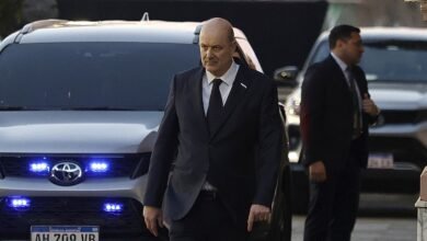 Milei amenazó con echar a Sturzenegger en medio de la crisis de los barcos