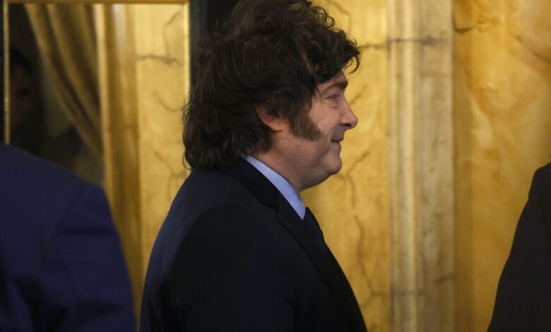 Milei publicó insultos horribles contra Bonelli y Nelson Castro advirtió: "Tiene un problema psiquiátrico"