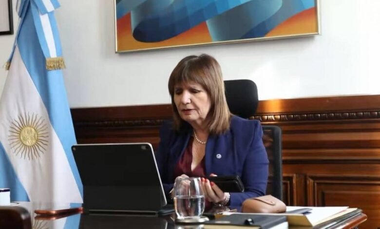 Bullrich provoca a Milei con una canción de Lali: "No voy a cambiar por mucho que ladren"