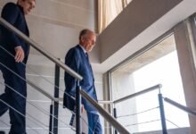 Caputo empieza a liberar pesos para tratar de reactivar la economía