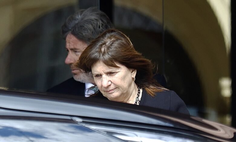 El gobierno cedió públicamente ante la presión de Bullrich pero busca la manera de ajustar igual las partidas de discapacidad