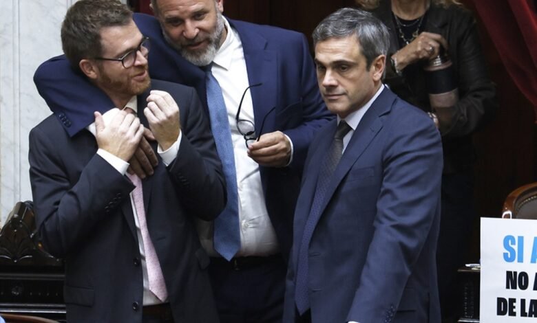 El peronismo corre a Milei por derecha y le pide que elimine los beneficios fiscales a Inglaterra