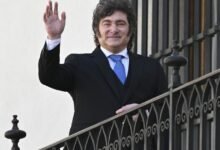 En un mes encerrado en Olivos, Milei recibió a Juan Acosta, Rozitchner y un director de orquesta para escuchar ópera