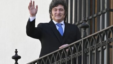 En un mes encerrado en Olivos, Milei recibió a Juan Acosta, Rozitchner y un director de orquesta para escuchar ópera