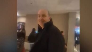Escrachan a Sturzenegger en el Unicenter: "¿No te da vergüenza estar acá con la nuestra?"