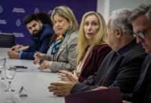 Karina se quedó en Argentina, reunió el gabinete y habló con la prensa por primera vez