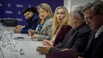 Karina se quedó en Argentina, reunió el gabinete y habló con la prensa por primera vez