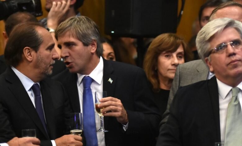 Maniobra de Toto Caputo con su primo Nicky para llevarse USD 160 millones con un pase de manos del RIGI