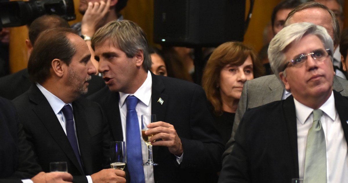 Maniobra de Toto Caputo con su primo Nicky para llevarse USD 160 millones con un pase de manos del RIGI