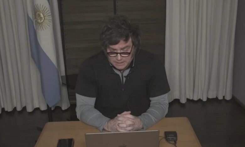 Milei se sacó con Del Río en IDEA: "Sus colegas de La Nación festejan los datos malos"
