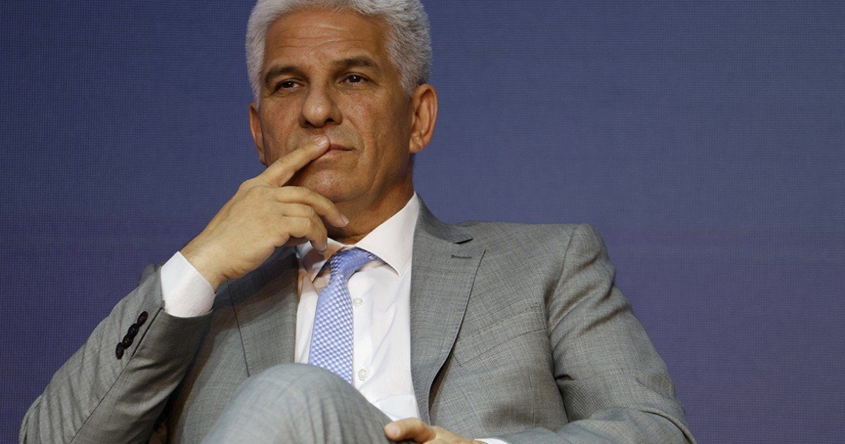 Acusan al gobernador Poggi de enriquecimiento ilícito por la compra masiva de inmuebles