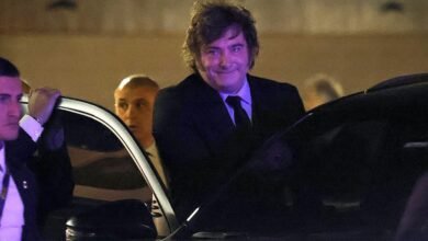 Denunciaron a Milei por encubrir la fuga de Flávio Bolsonaro