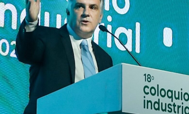 Después de las abstenciones en Diputados, Llaryora elogió la "vocación de diálogo" de Santilli
