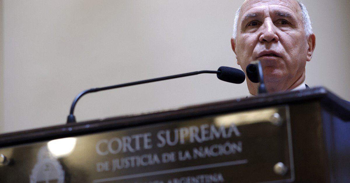 Escracharon a Lorenzetti en la UBA y tuvo que suspender una charla