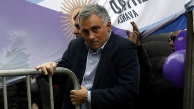 Increparon a Sebastián Pareja, que debió guarecerse en el Congreso