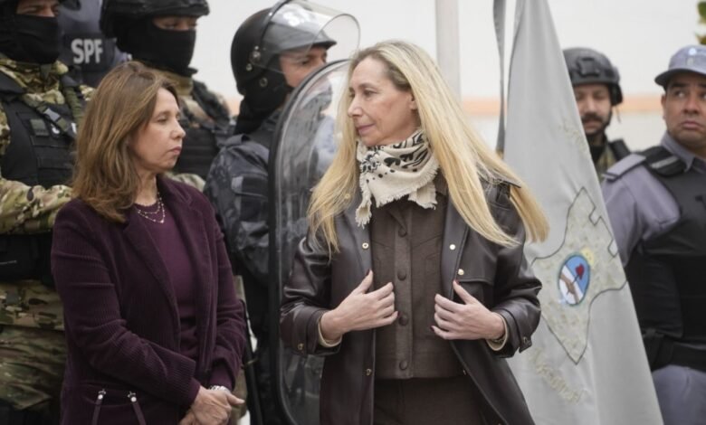 La puesta en escena para que hable Karina en un acto oficial agitó las versiones de una candidatura