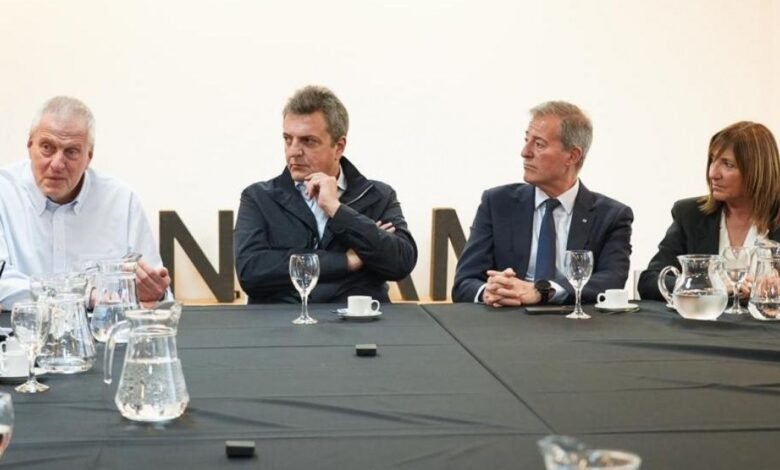 Massa teje un armado anti-Milei con radicales y peronistas: "el año que viene la sociedad da vuelta a la página"