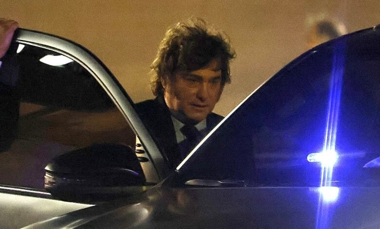 Milei ahora acusó a Saguier de propiciar un golpe de Estado con el caso Libra para no pagar impuestos del Movistar Arena