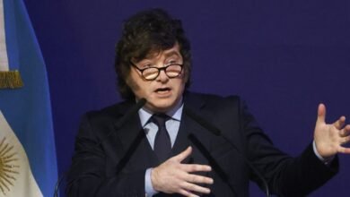 Milei retrocedió ante la ola de memes y tuvo que explicar que entiende lo que significa no llegar a fin de mes