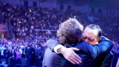 Milei tensa con el Papa a días de su visita e inaugura el templo evangelista del padre de una diputada libertaria