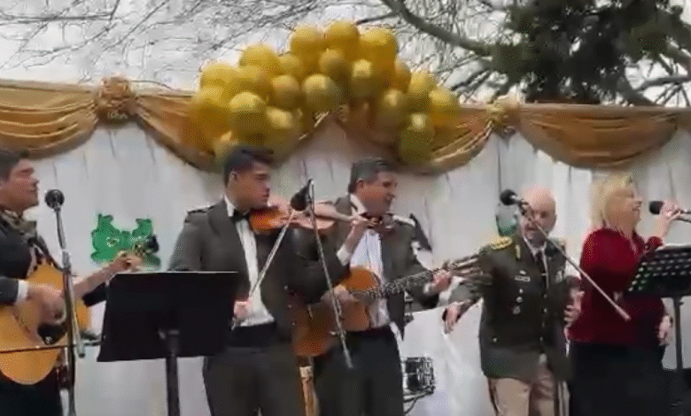 Monteoliva se hizo animar el cumple con la banda de Gendarmería y festejó en una dependencia oficial