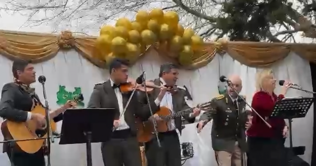 Monteoliva se hizo animar el cumple con la banda de Gendarmería y festejó en una dependencia oficial