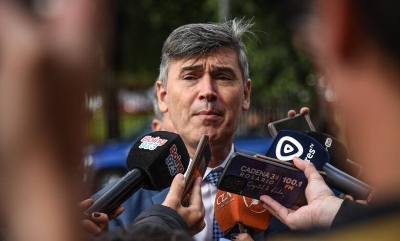 Passerini traza una estrategia para que los intendentes puedan demandar por las tasas ante la Corte