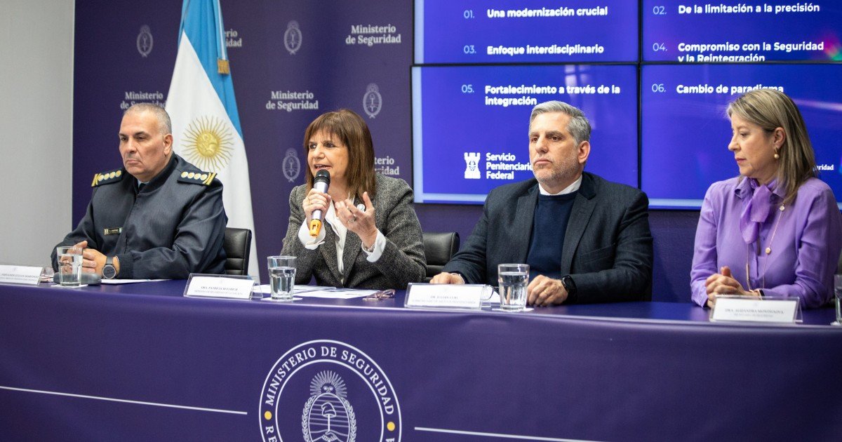 Renunció un funcionario de Bullrich en medio de la tensión con Milei